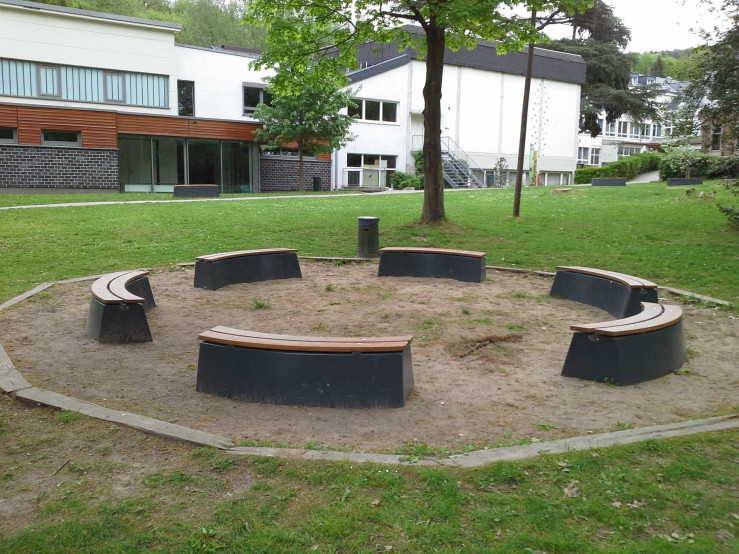Concrete Bench DeLuxe Oval Anthracite