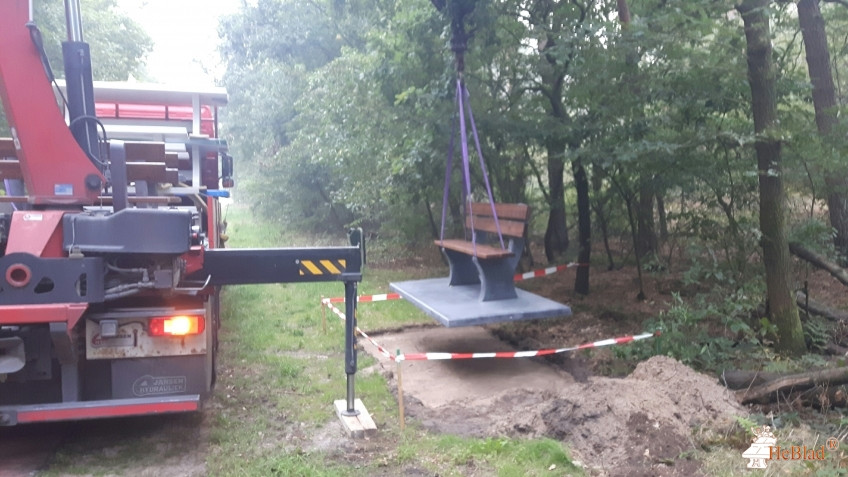 Park Bench with bottom plate Anthracite-Concrete