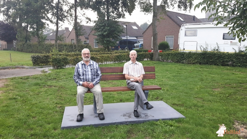 Park Bench with bottom plate Anthracite-Concrete