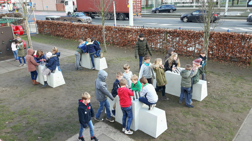 Chess Bench, Anthracite-Concrete