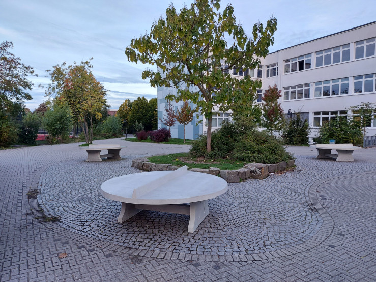 Round Ping-pong table in Natural Concrete