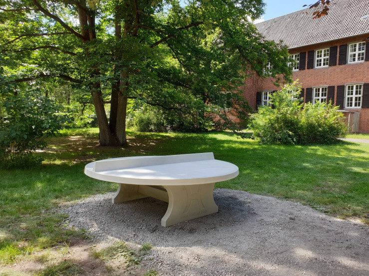 Round Ping-pong table in Natural Concrete