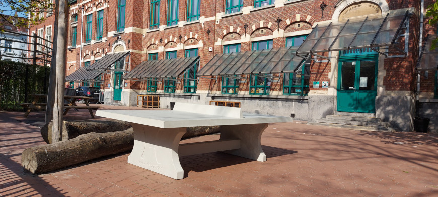 Ping-pong table in natural concrete