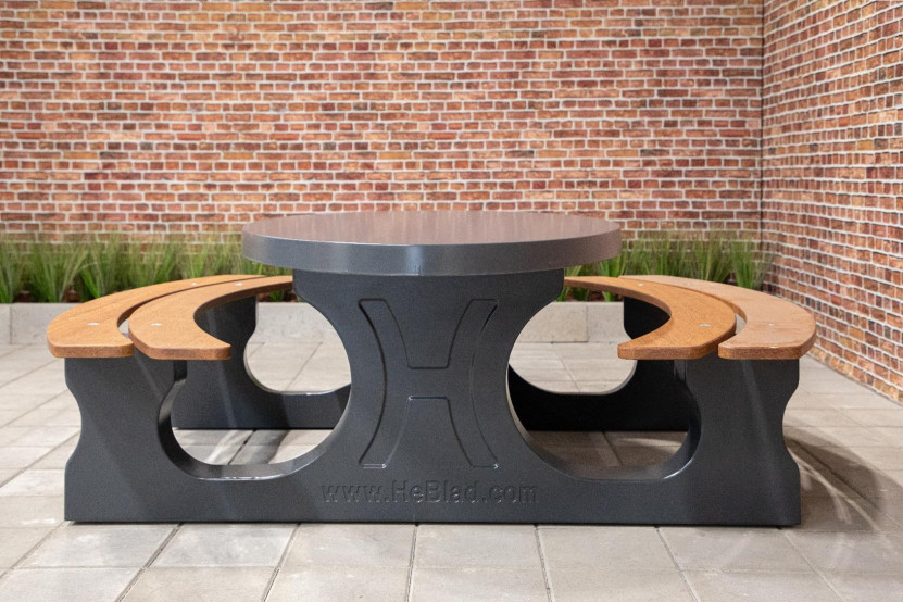 Set of oval bamboo planks