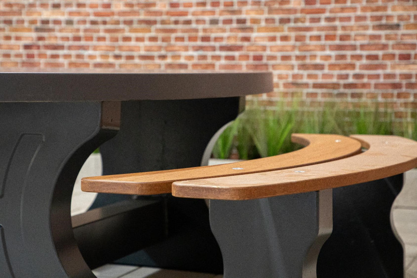 Set of oval bamboo planks