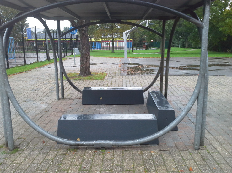 Concrete bench lacquered in anthracite
