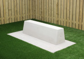 Concrete Bench in one piece, unshakeable through her own weight.