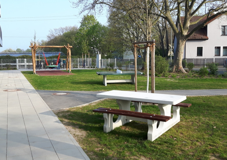 Picnic table DeLuxe Natural Concrete Wheelchair accessible 