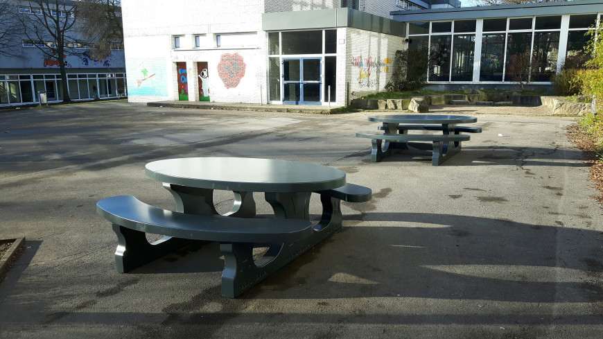 Concrete Picnic table Standard Oval Anthracite 
