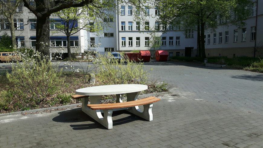 Picnic table DeLuxe Oval Natural Concrete