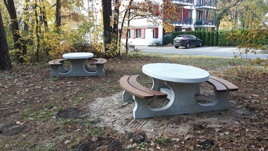 Picnic table DeLuxe Oval Natural Concrete