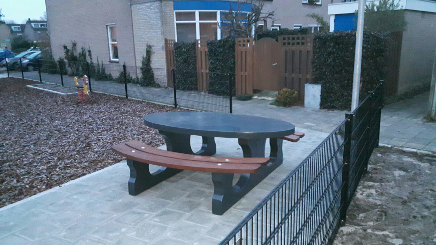Concrete Picnic table DeLuxe Oval Anthracite