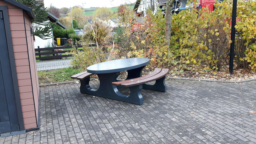 Concrete Picnic table DeLuxe Oval Anthracite