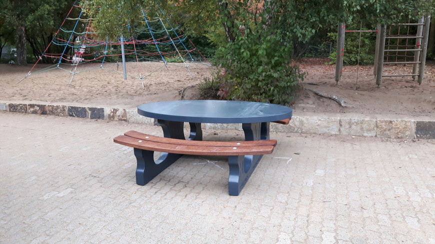 Concrete Picnic table DeLuxe Oval Anthracite