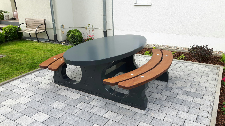 Concrete Picnic table DeLuxe Oval Anthracite