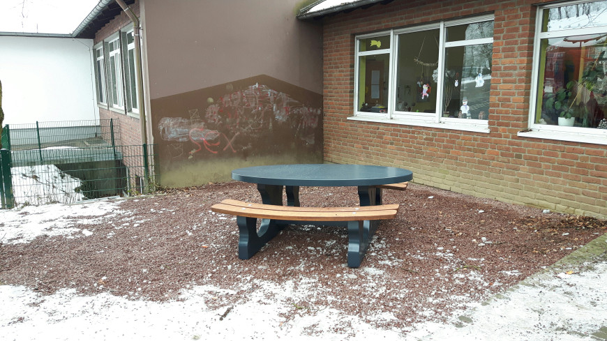 Concrete Picnic table DeLuxe Oval Anthracite