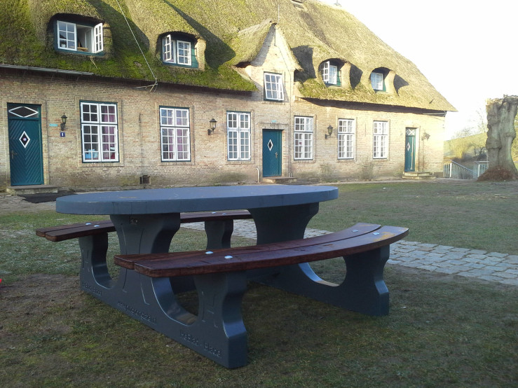 Concrete Picnic table DeLuxe Oval Anthracite